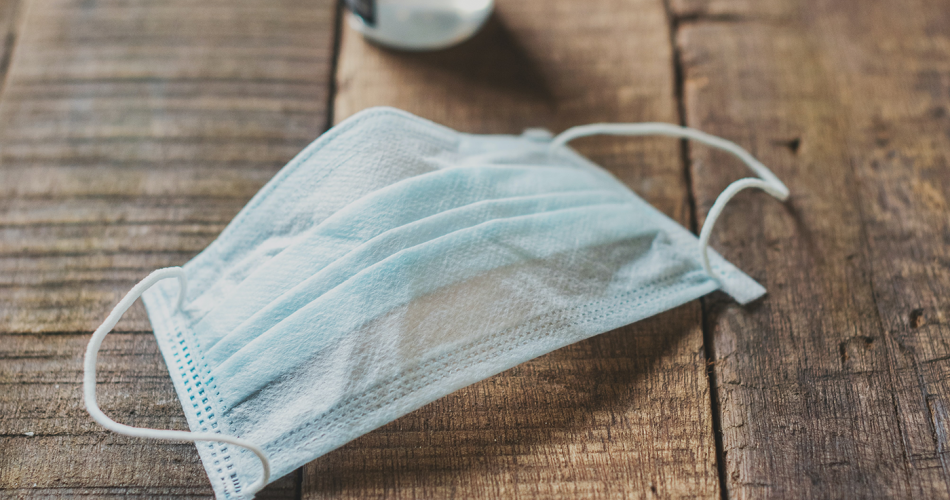 MNS-Maske und Desinfektionsmittel